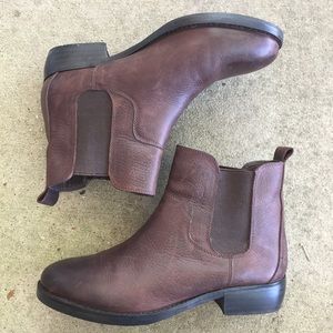 Chelsea brown boot size 8